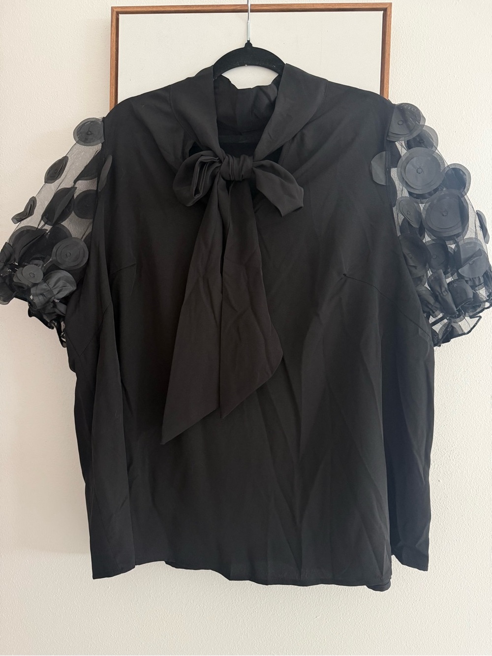 SHEIN Black Bow Tie Puff Sleeve Appliqué Blouse
